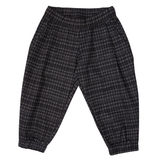 Inclusive Ankle Pants for Women with Dwarfism